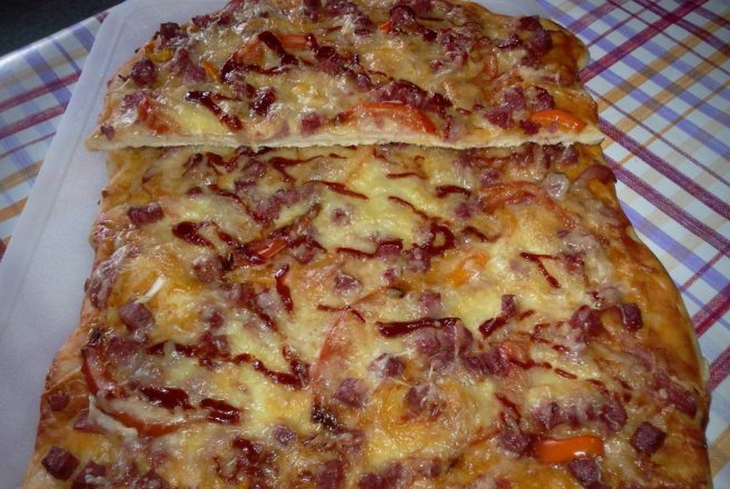 Pizza cu blat subtire