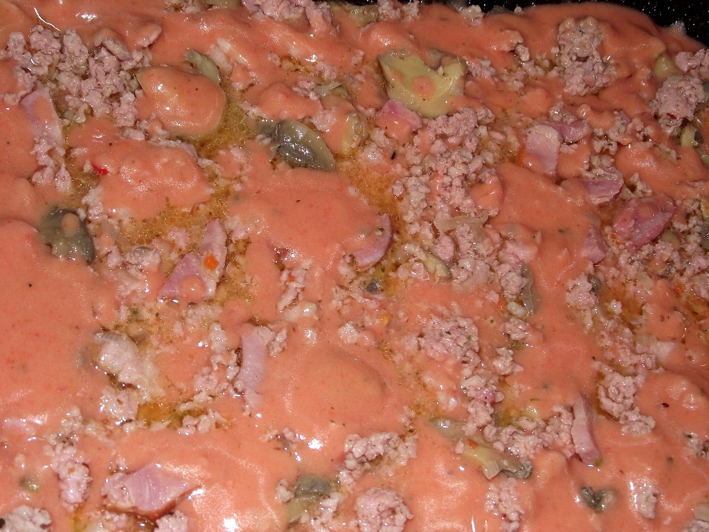 Lasagna cu carne tocata, ciolan afumat si ciuperci