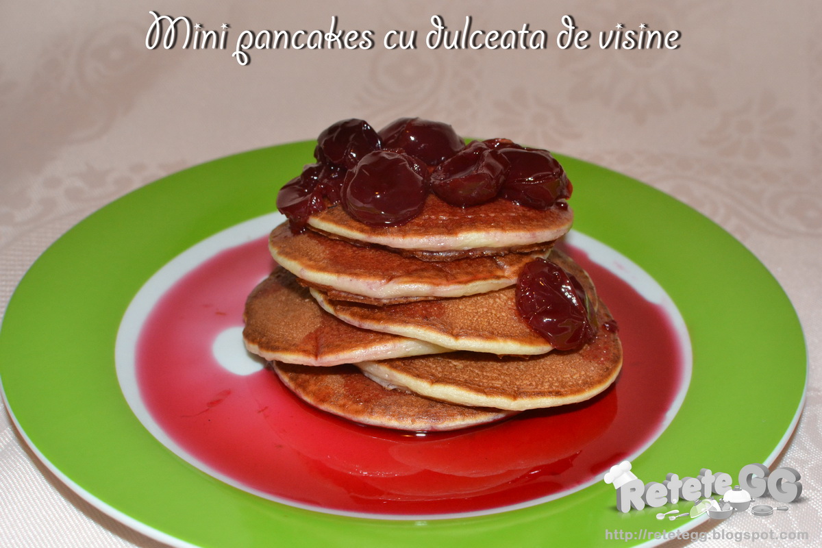 Mini pancakes cu dulceata de visine