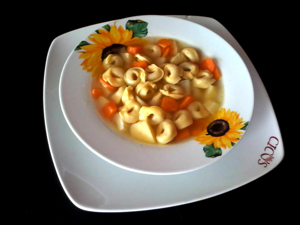 Supa cu tortellini ( tortellini nel brodo)..