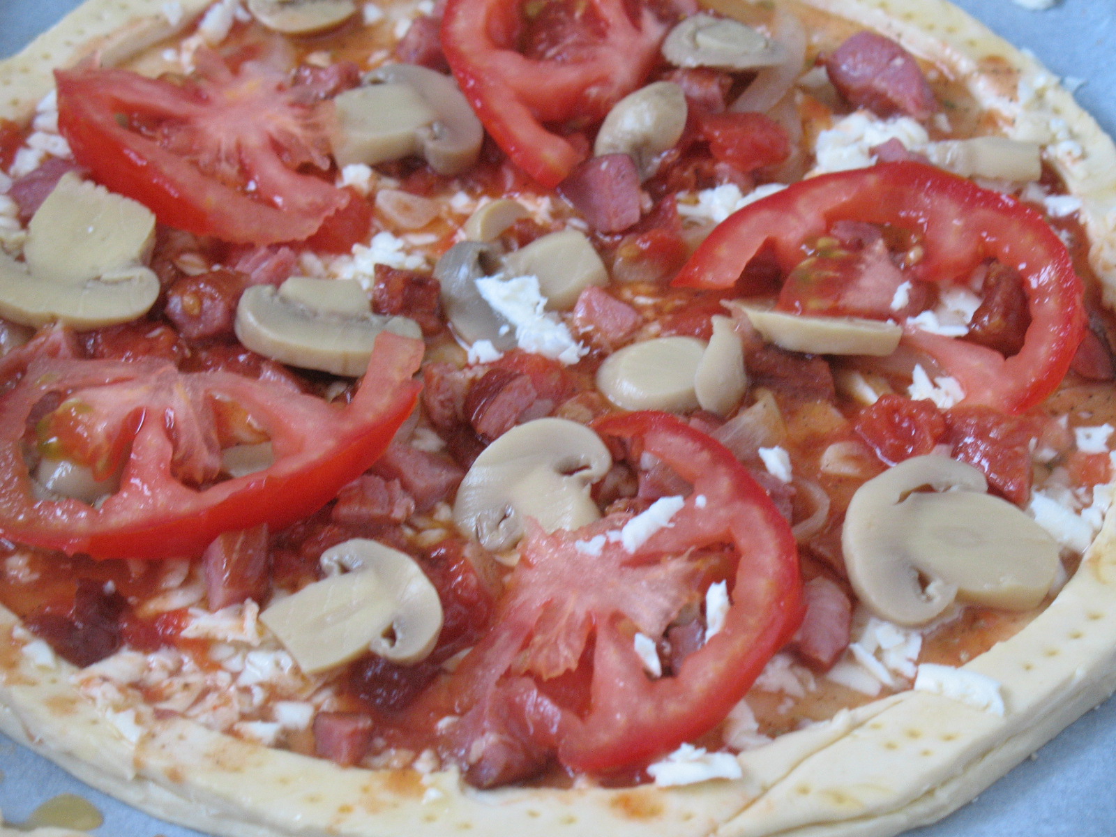 Pizza pe blat de foietaj