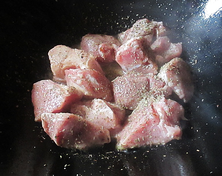 Mamaliga cu robiola si carne la cuptor