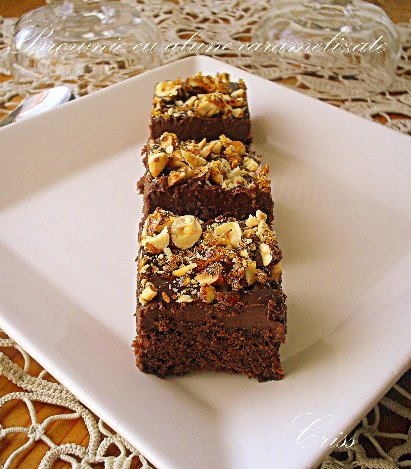 Brownie cu alune caramelizate