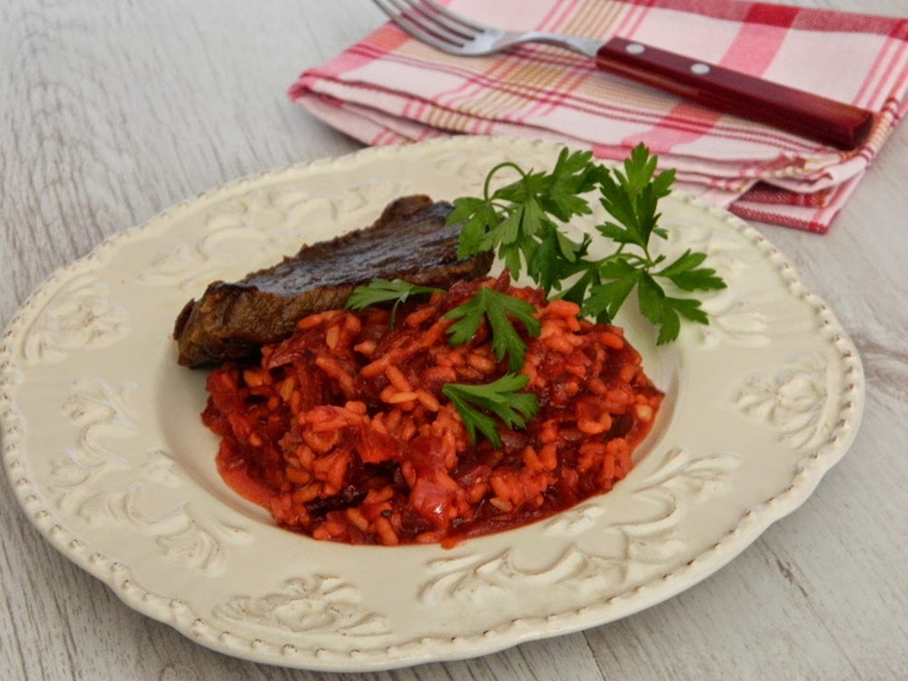 Risotto cu sfecla rosie si pulpa de vita inabusita