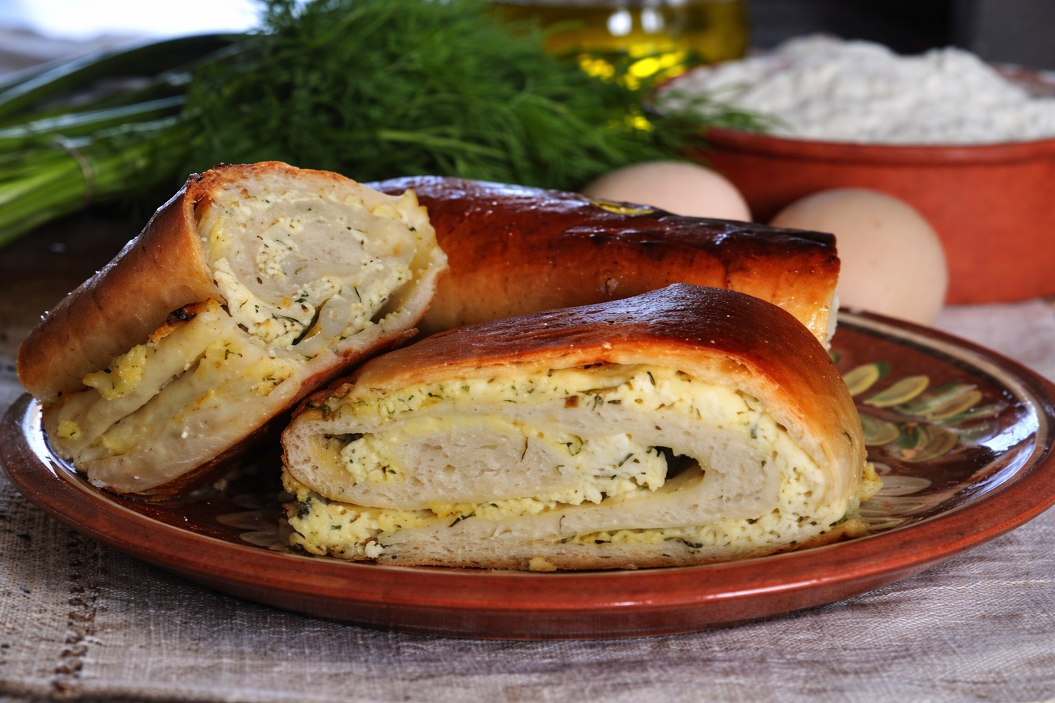 Placinta  bunicii cu branza ,marar si ceapa verde 