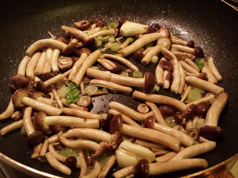 Tagliatelle con funghi pioppini