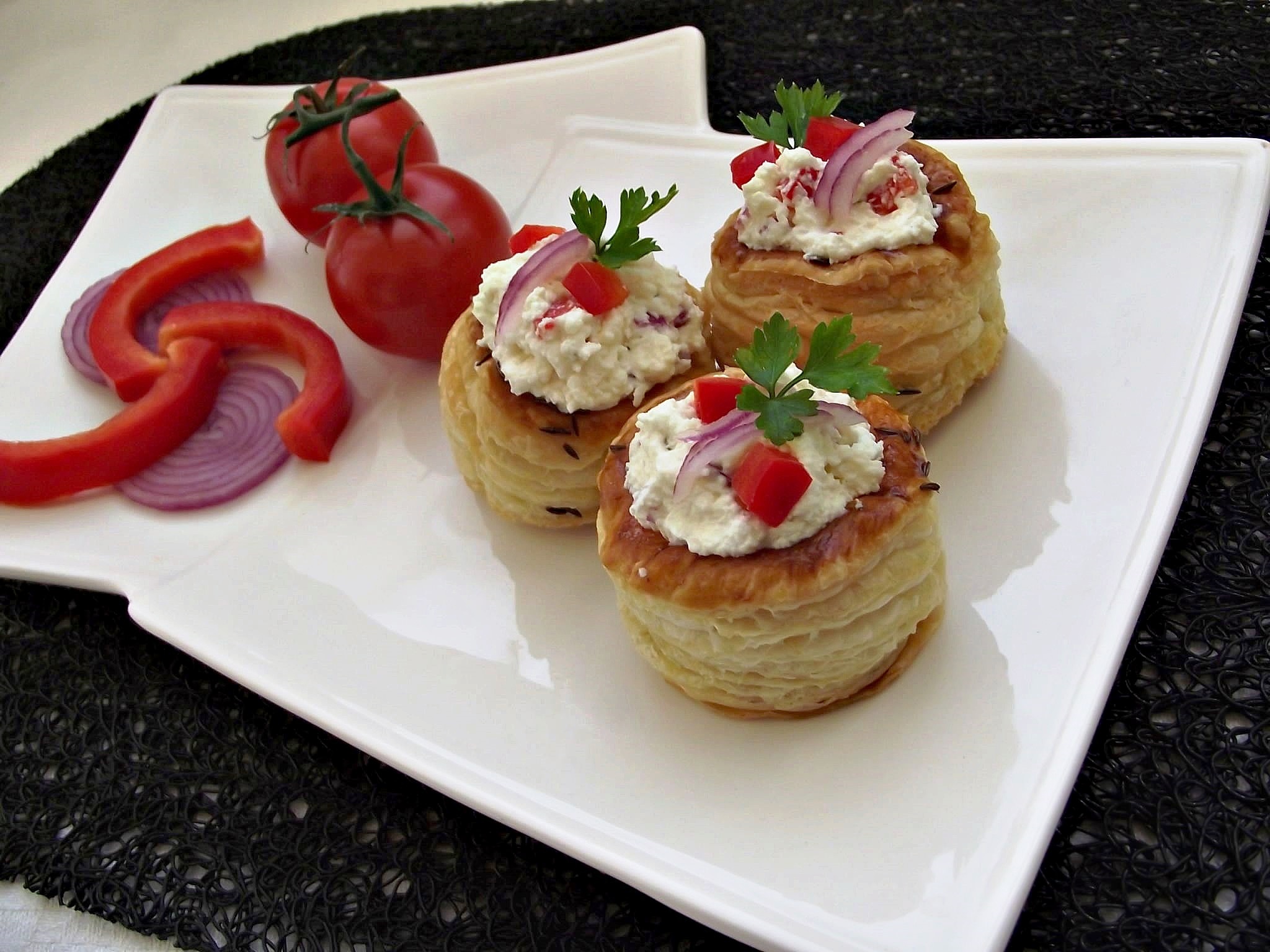 Vol au vent cu crema de branza