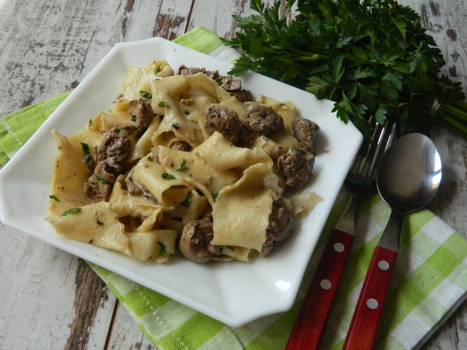 Pappardelle cu ficatei de pui