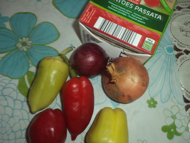 Ciuperci cu legume la tigaie si piure de post