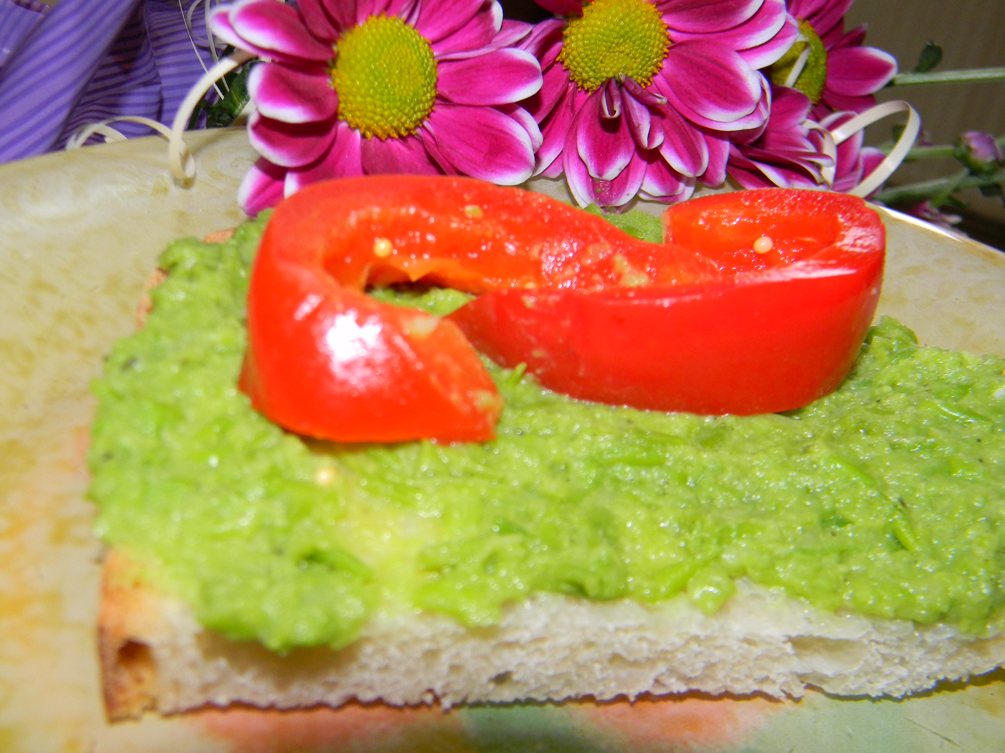 Tartine cu mazare verde