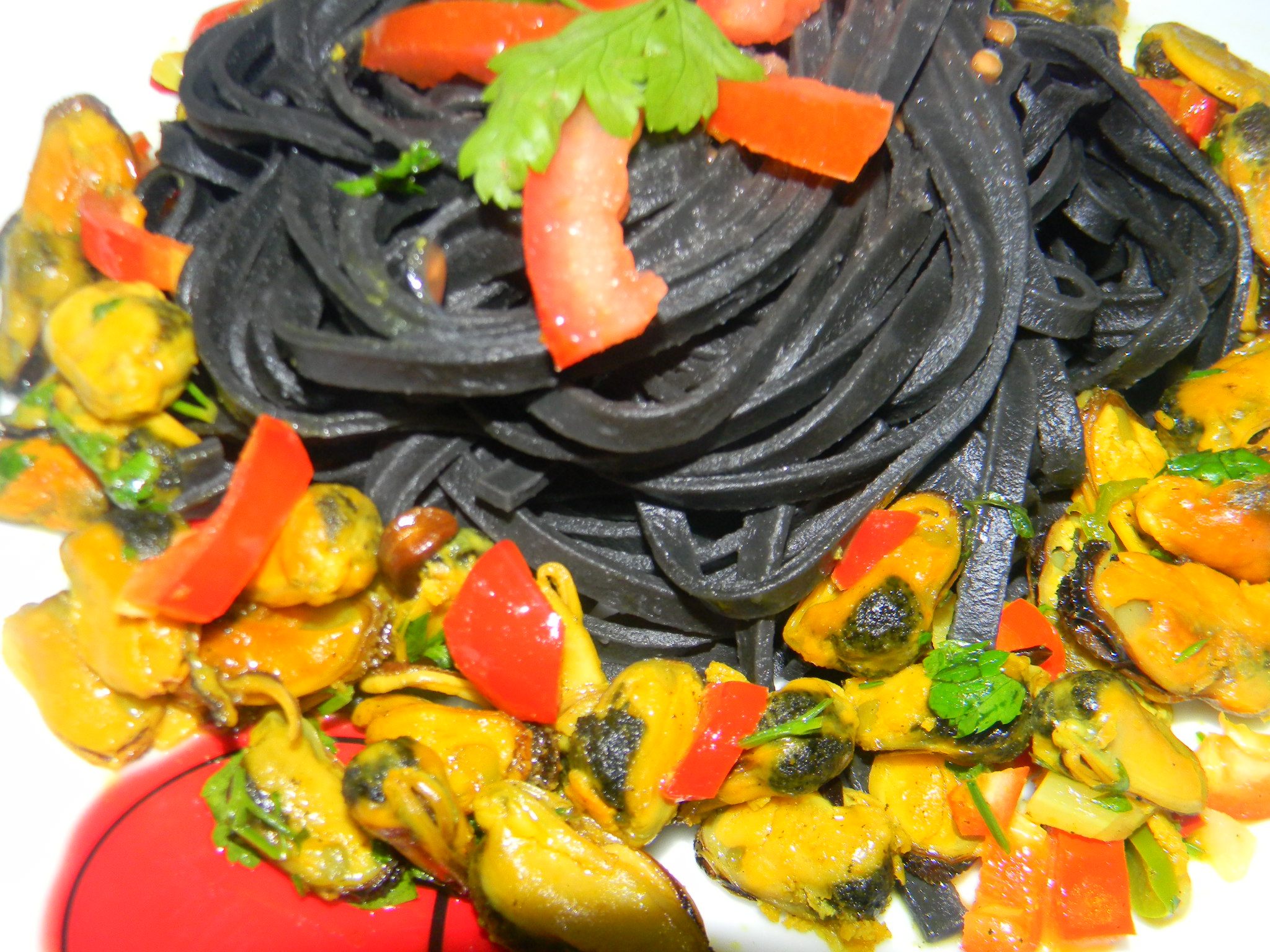 Tagliolini al nero di seppia e cozze