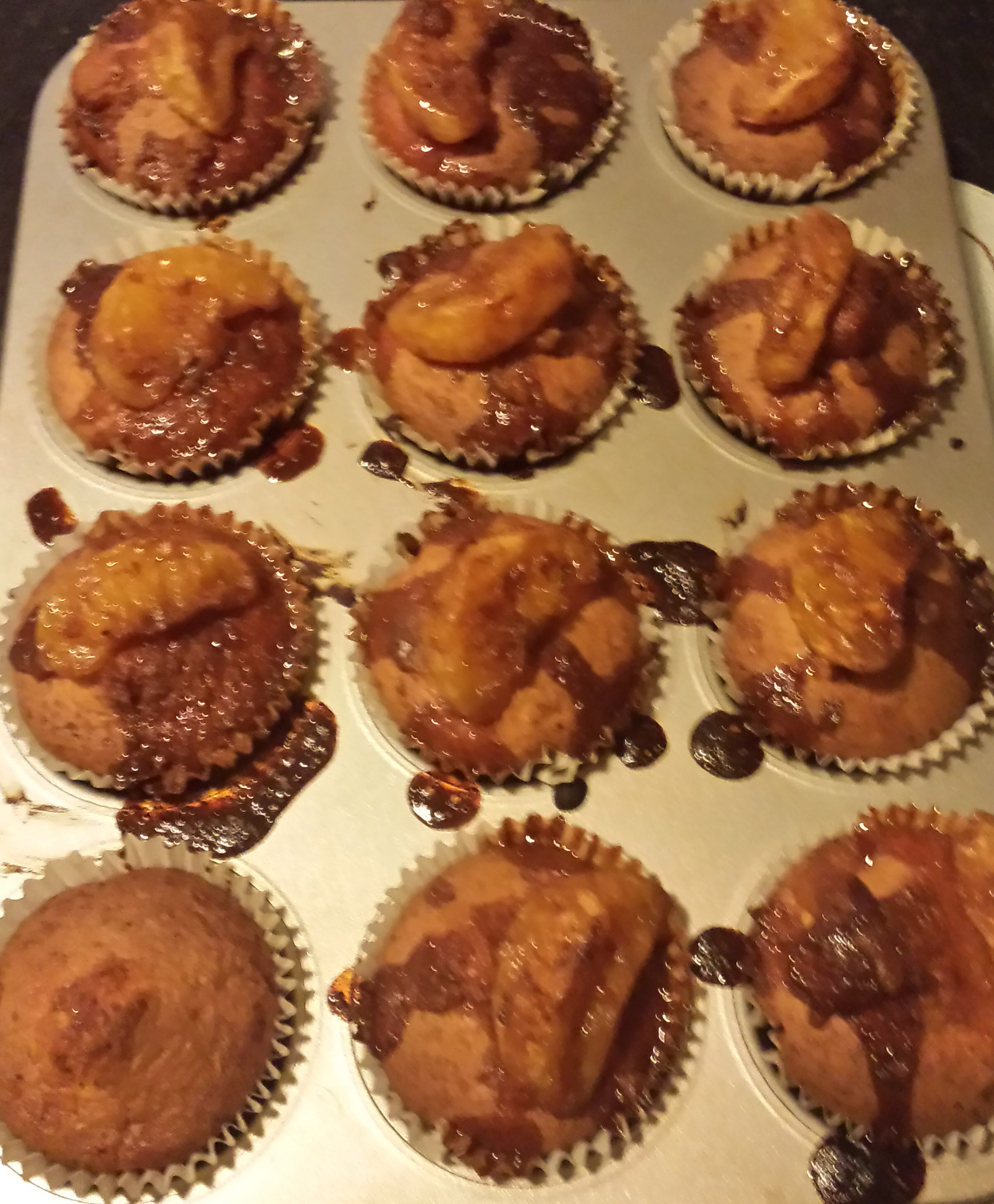 Muffins cu branza dulce si portocala caramelizata