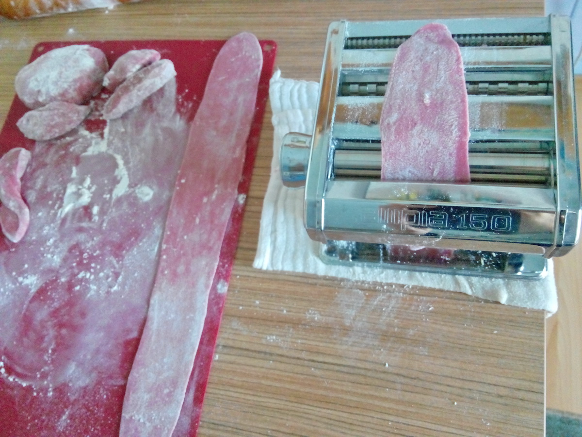 Paste colorate  facute in casa(taitei, tagliatelle si ravioli)
