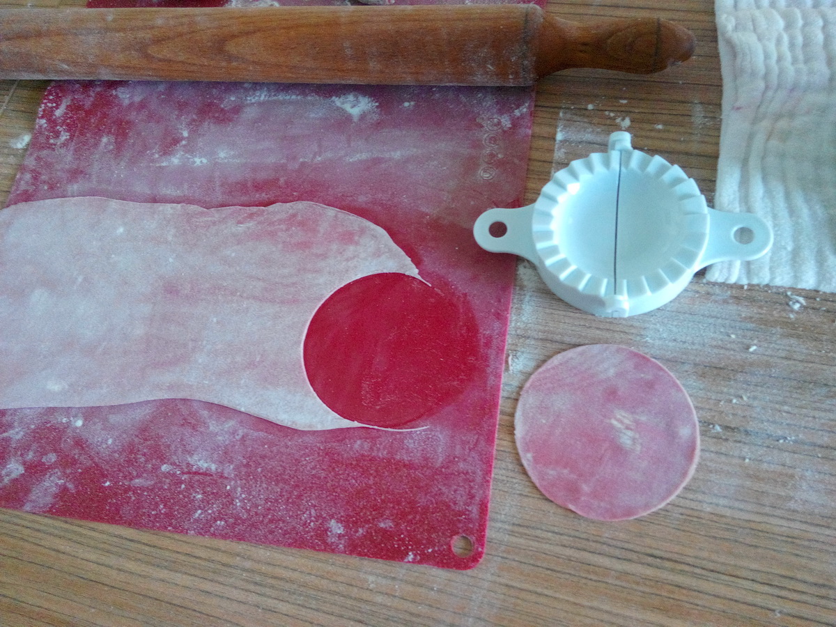 Paste colorate  facute in casa(taitei, tagliatelle si ravioli)