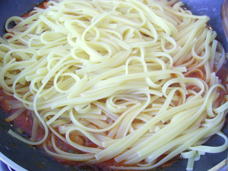 Linguini con gamberetti sau Paste cu creveti