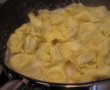 Tortellini cu branza si sos de ciuperci-8