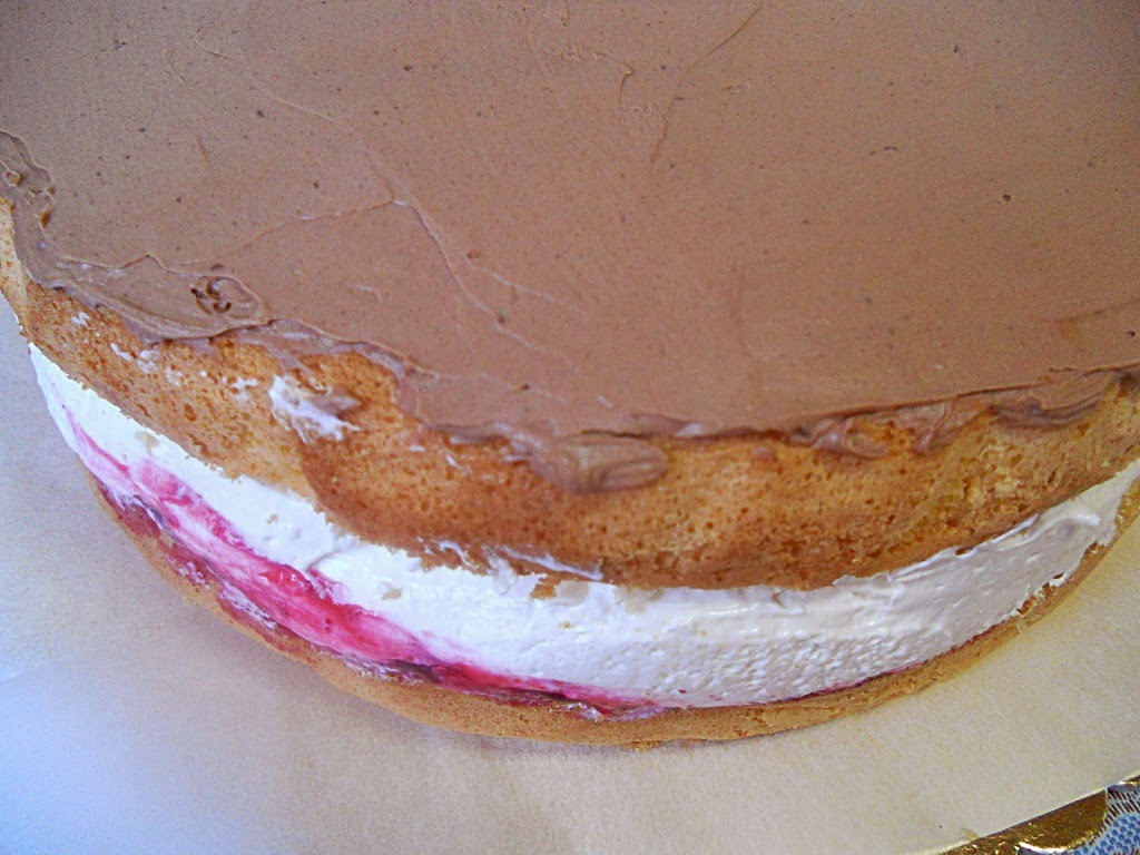 Tort cu zmeură,ciocolată şi şampanie