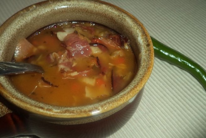 Ciorba de linte cu prosciutto