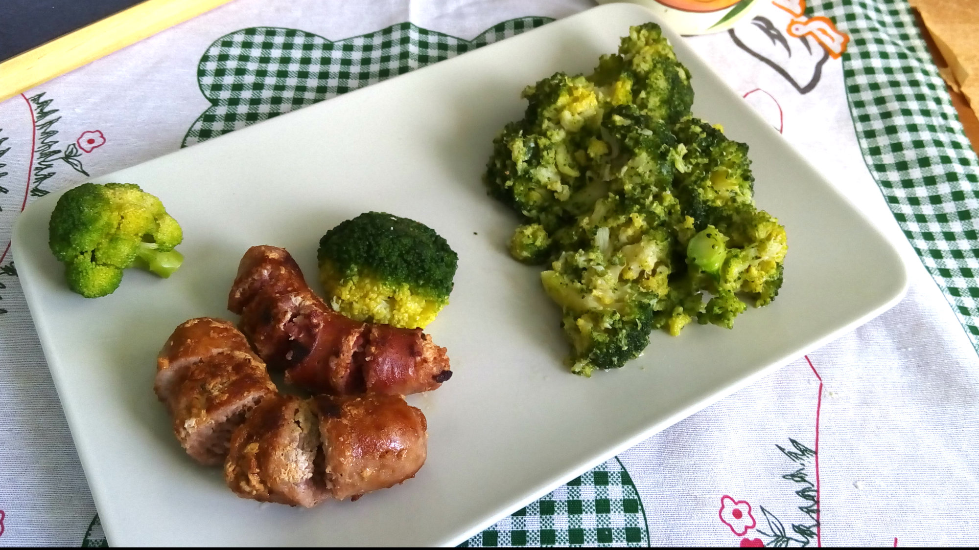 Broccoli cu carnati proaspeti de porc