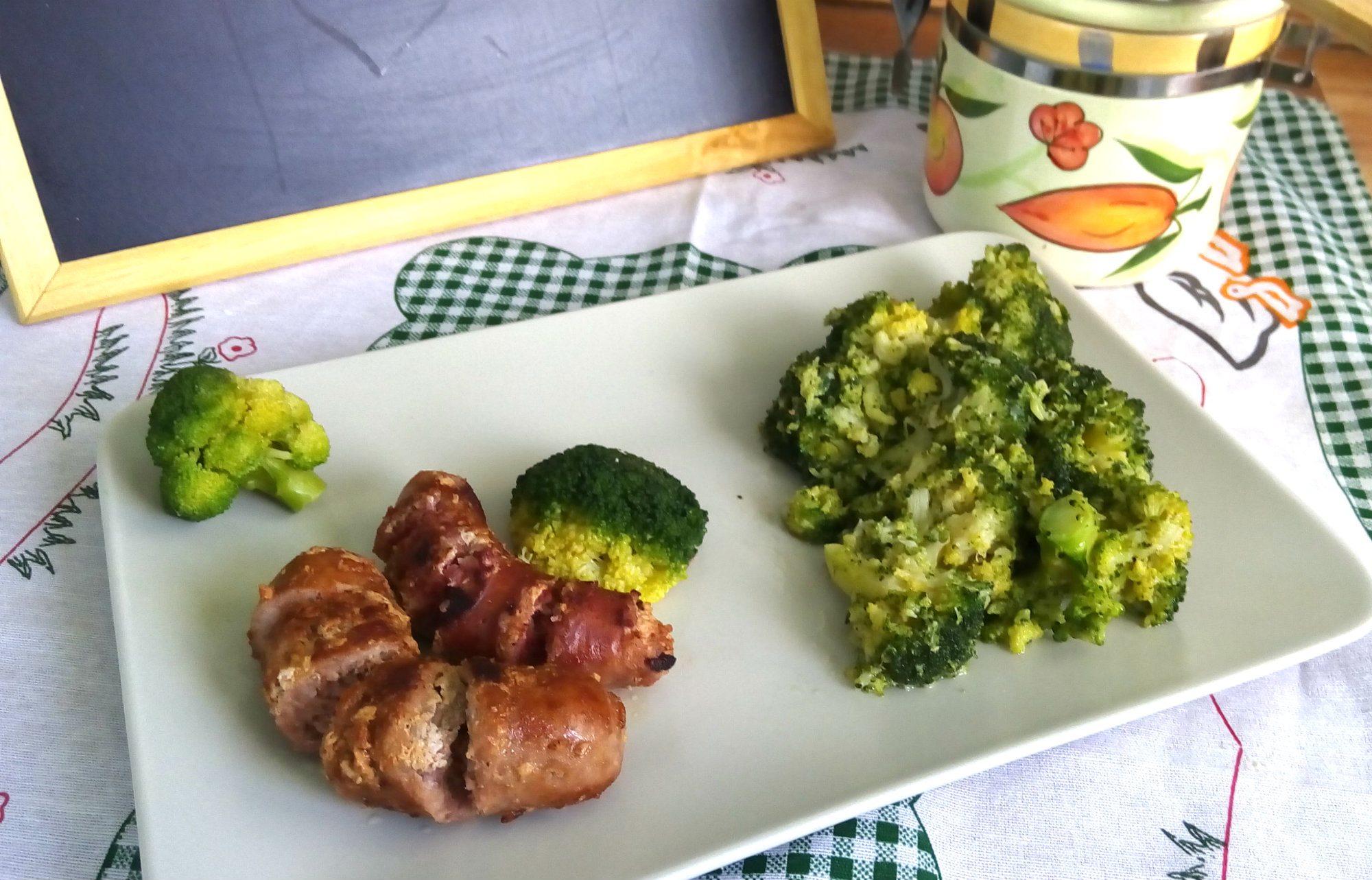 Broccoli cu carnati proaspeti de porc