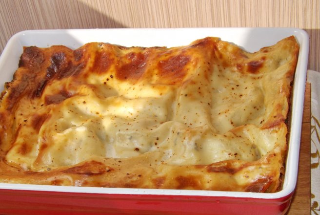 Lasagna cu praz, salata verde si cartofi dulci