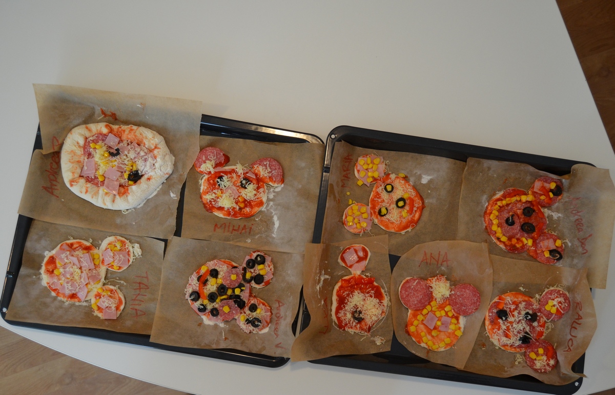 O intalnire reusita, cu multi copii si pizza Mickey