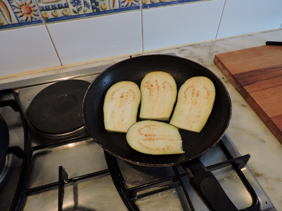 Lasagna cu sos bolognese si vinete