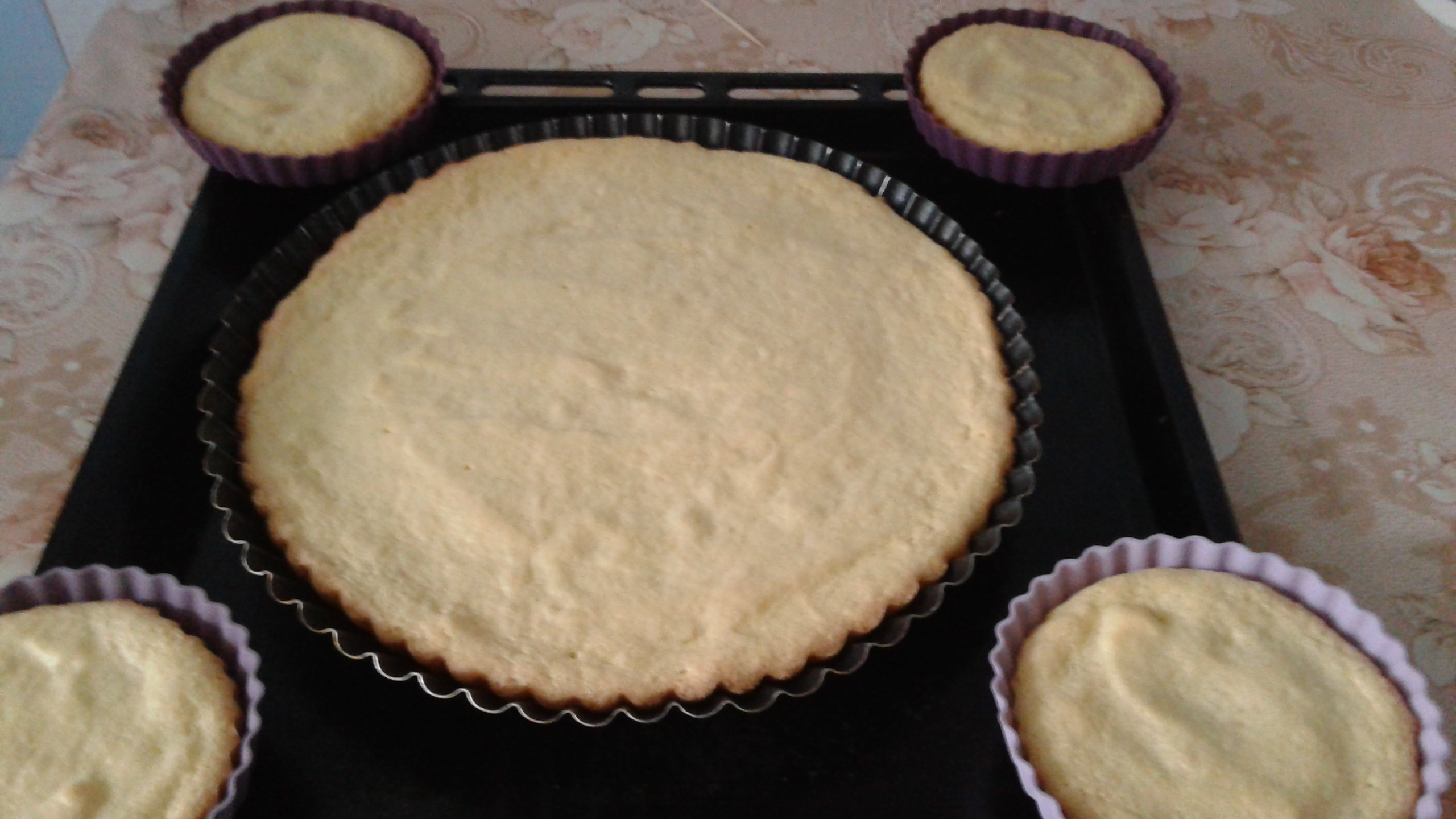 Tarta cu crema de vanilie, mascarpone si cirese