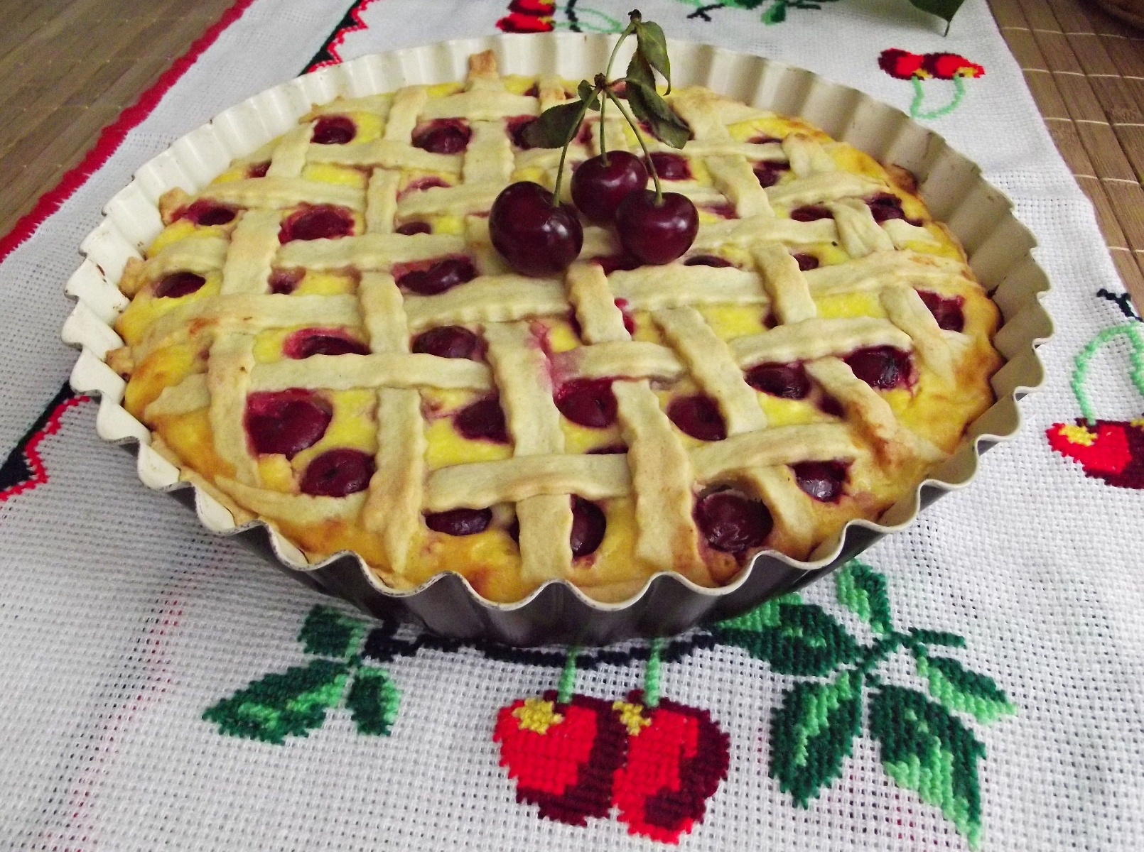 Tarta cu branza si visine