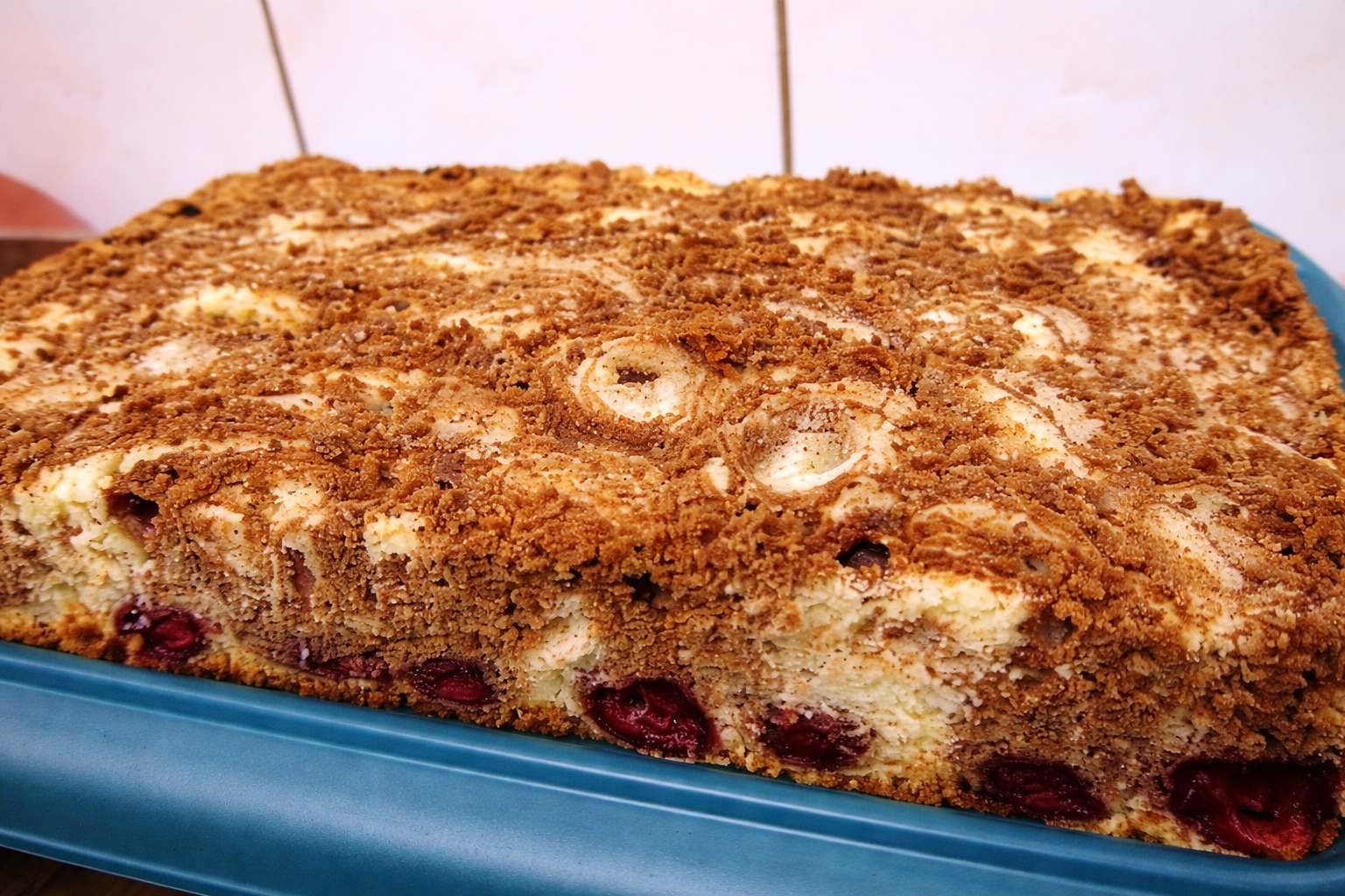 Chec la tava cu visine