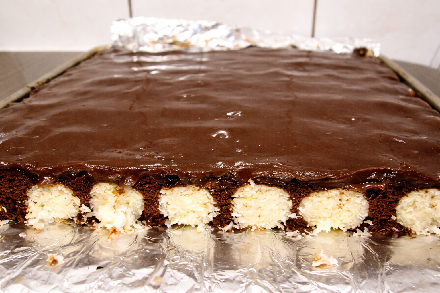 Prajitura cu bilute de branza si cocos