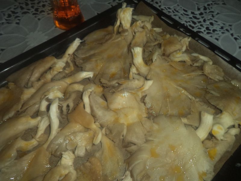 Pleurotus la cuptor cu parmezan ras si mujdei de usturoi