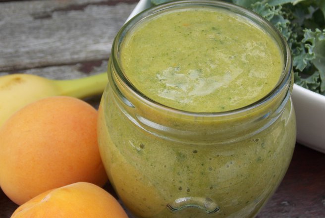 Smoothie Cu Banana, Piersici Si Kale