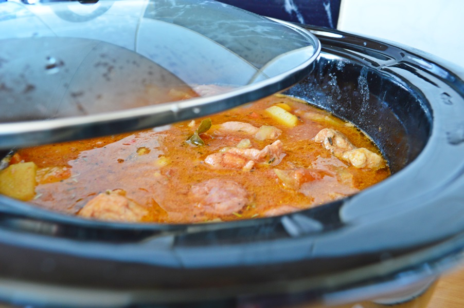 Gulas de porc la slow cooker Crock-Pot