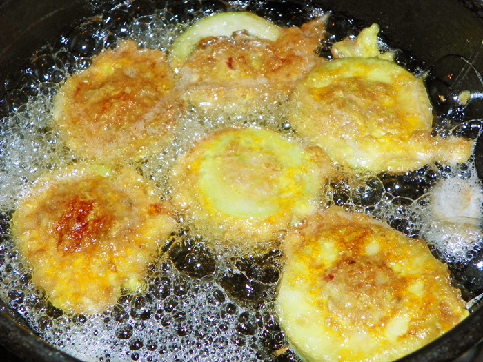 Rondele de dovlecel umplute cu carne tocata, pane