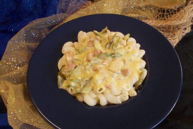 Paste cu sparanghel si sos carbonara