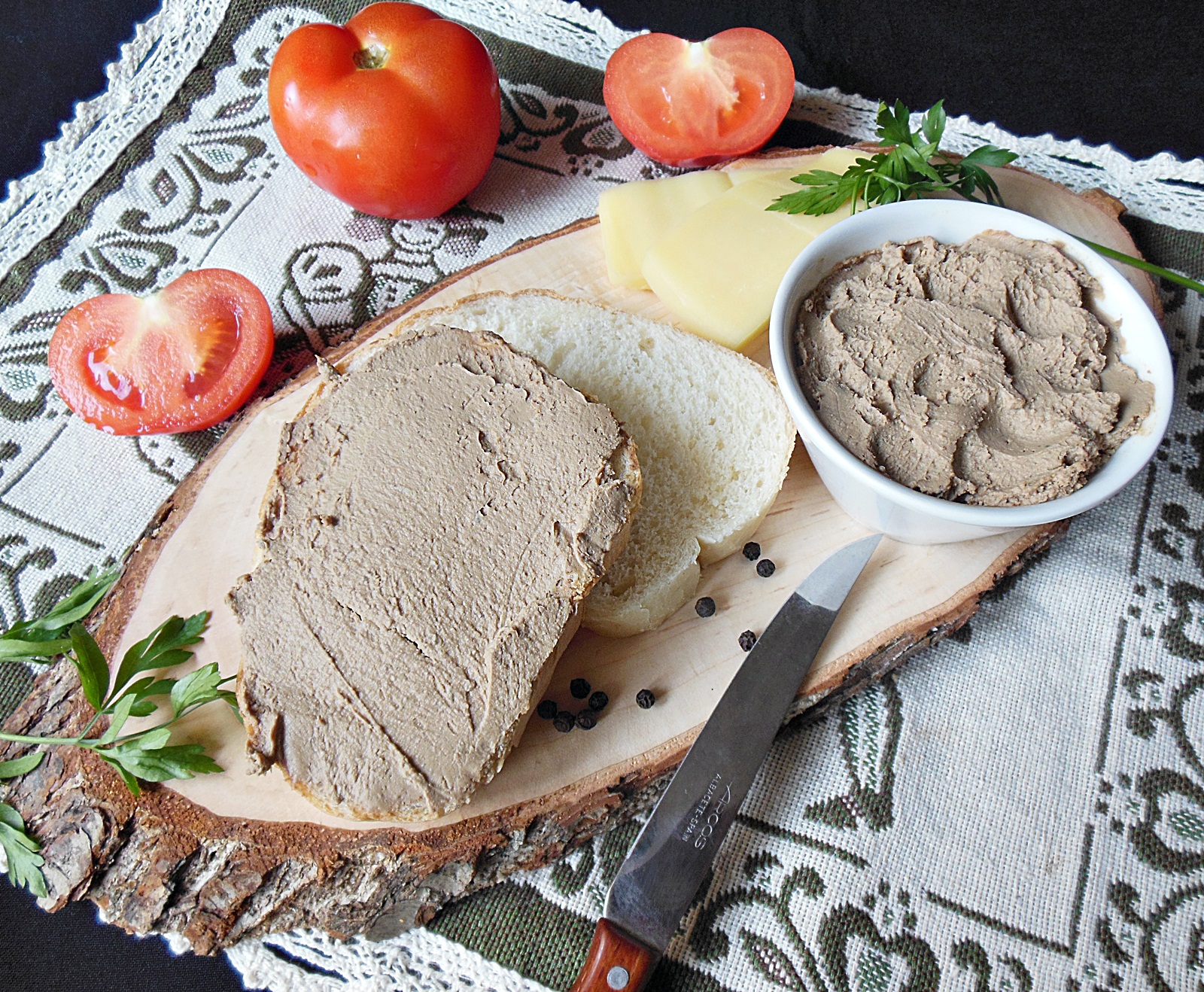 Pate de casa, din ficat de pui, reteta unui aperitiv gustos