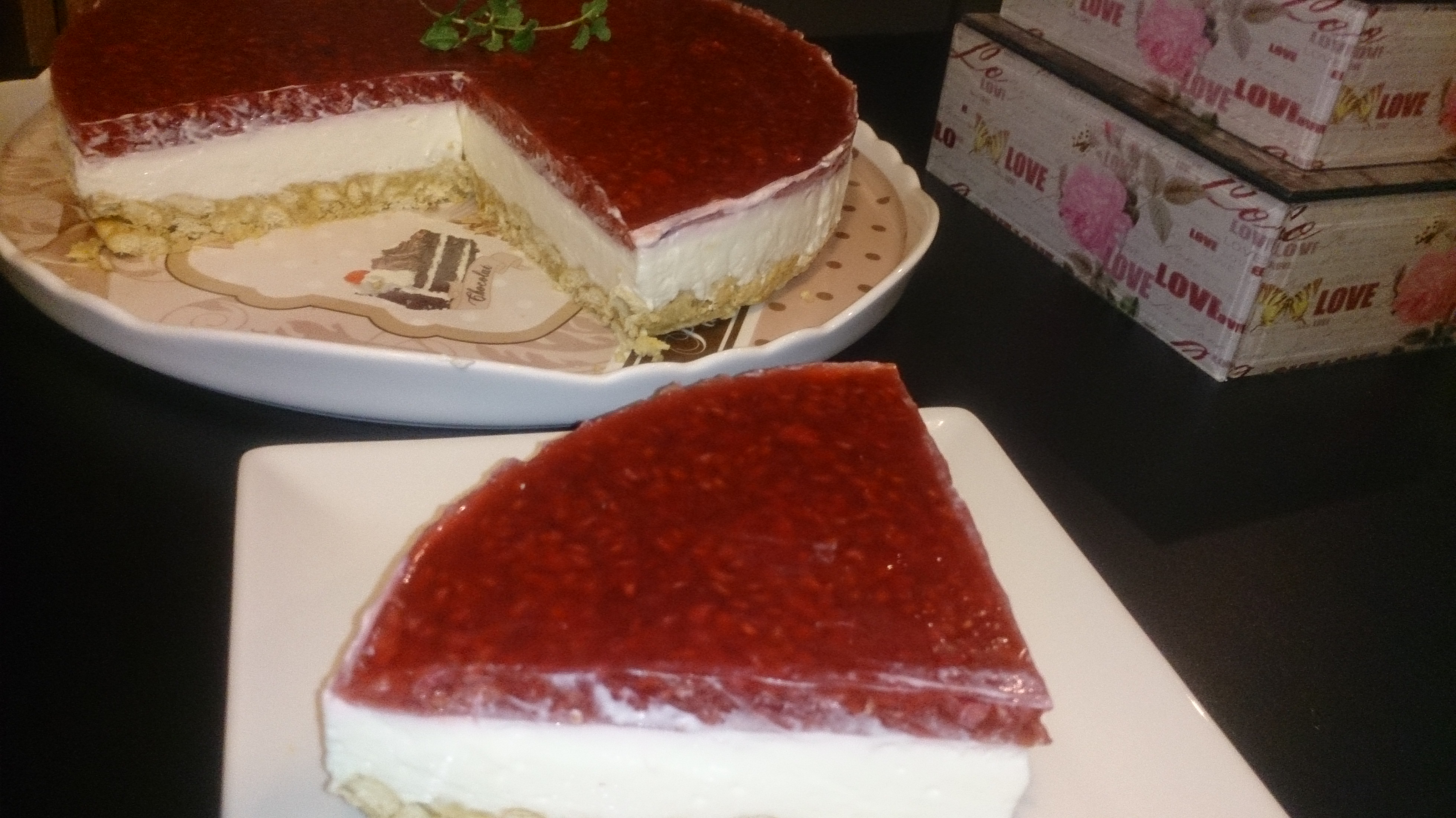 Cheesecake cu jeleu de zmeura