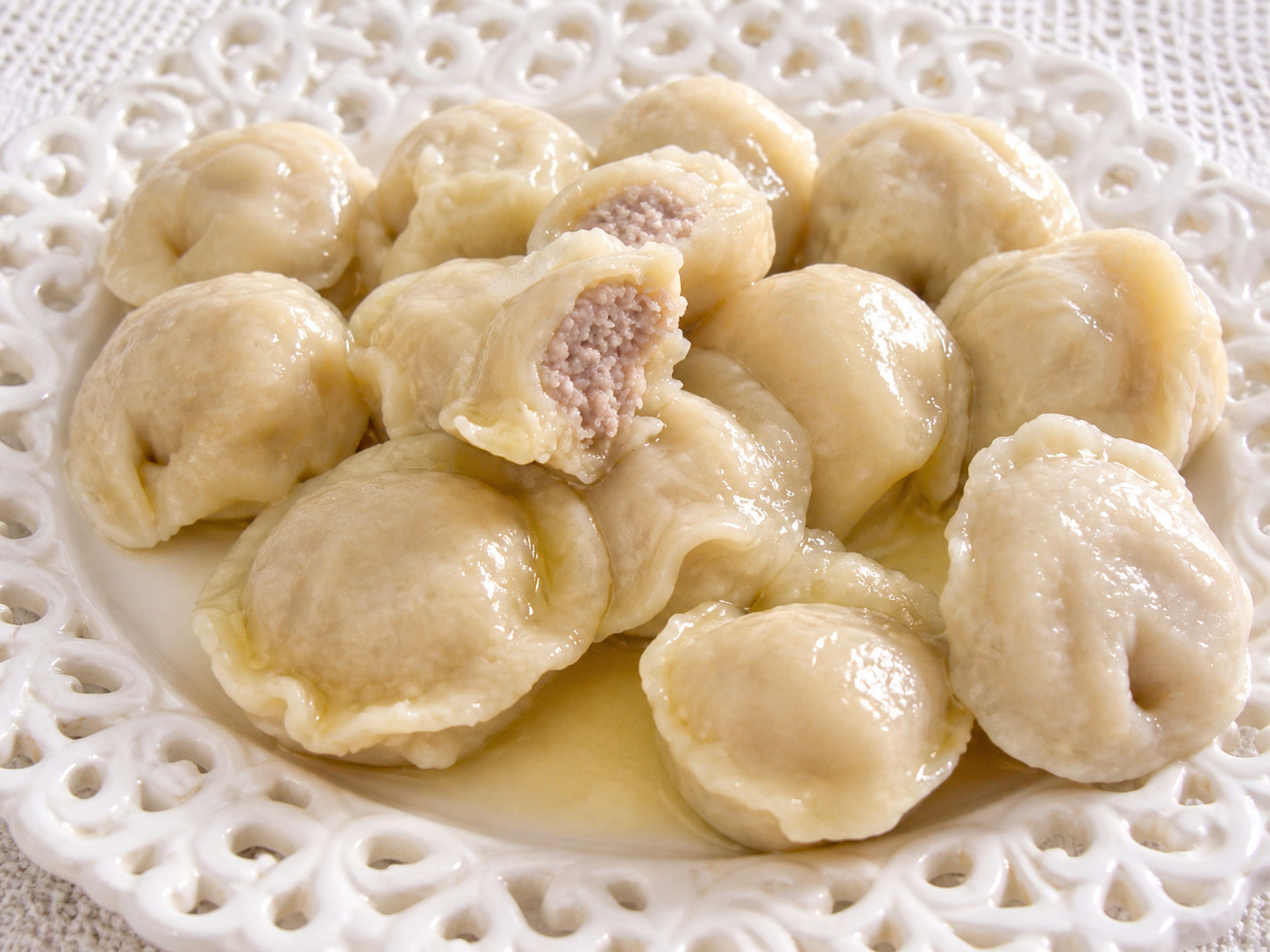 Pelimeni sau coltunasi cu carne