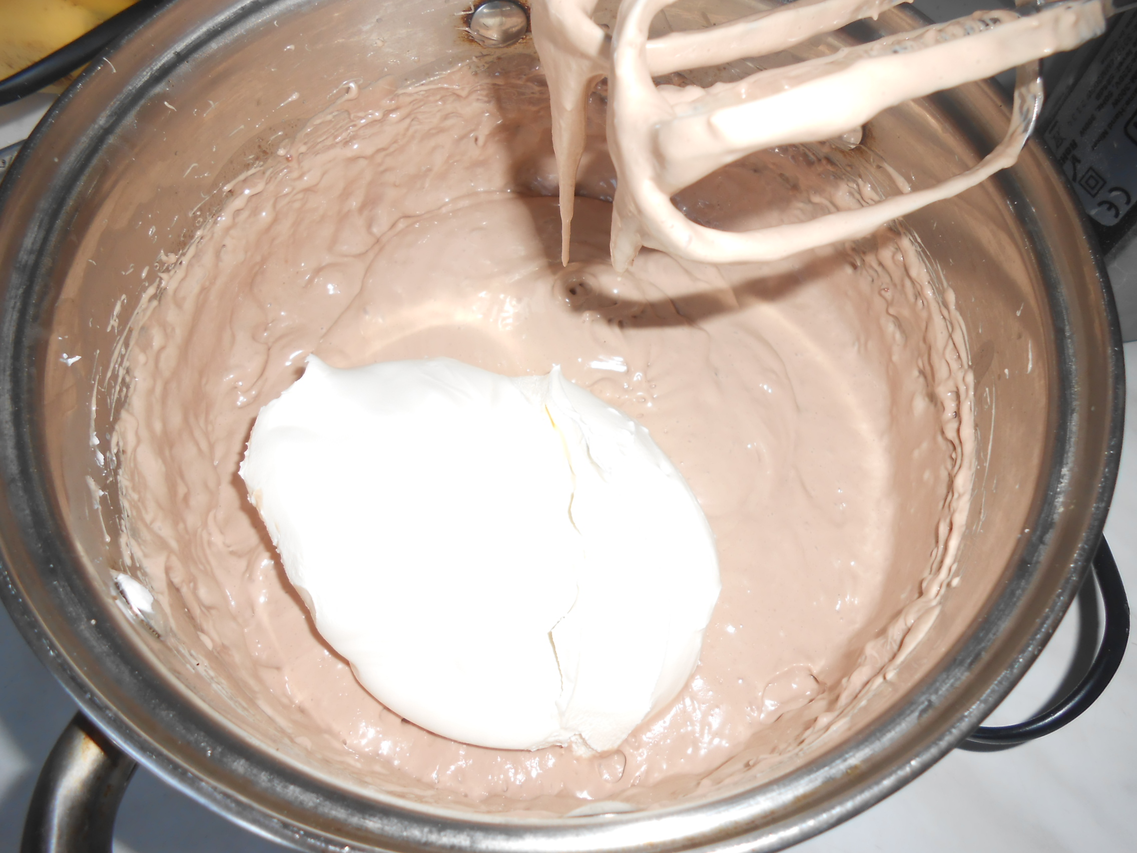 Tort cu mascarpone, ciocolata si visine