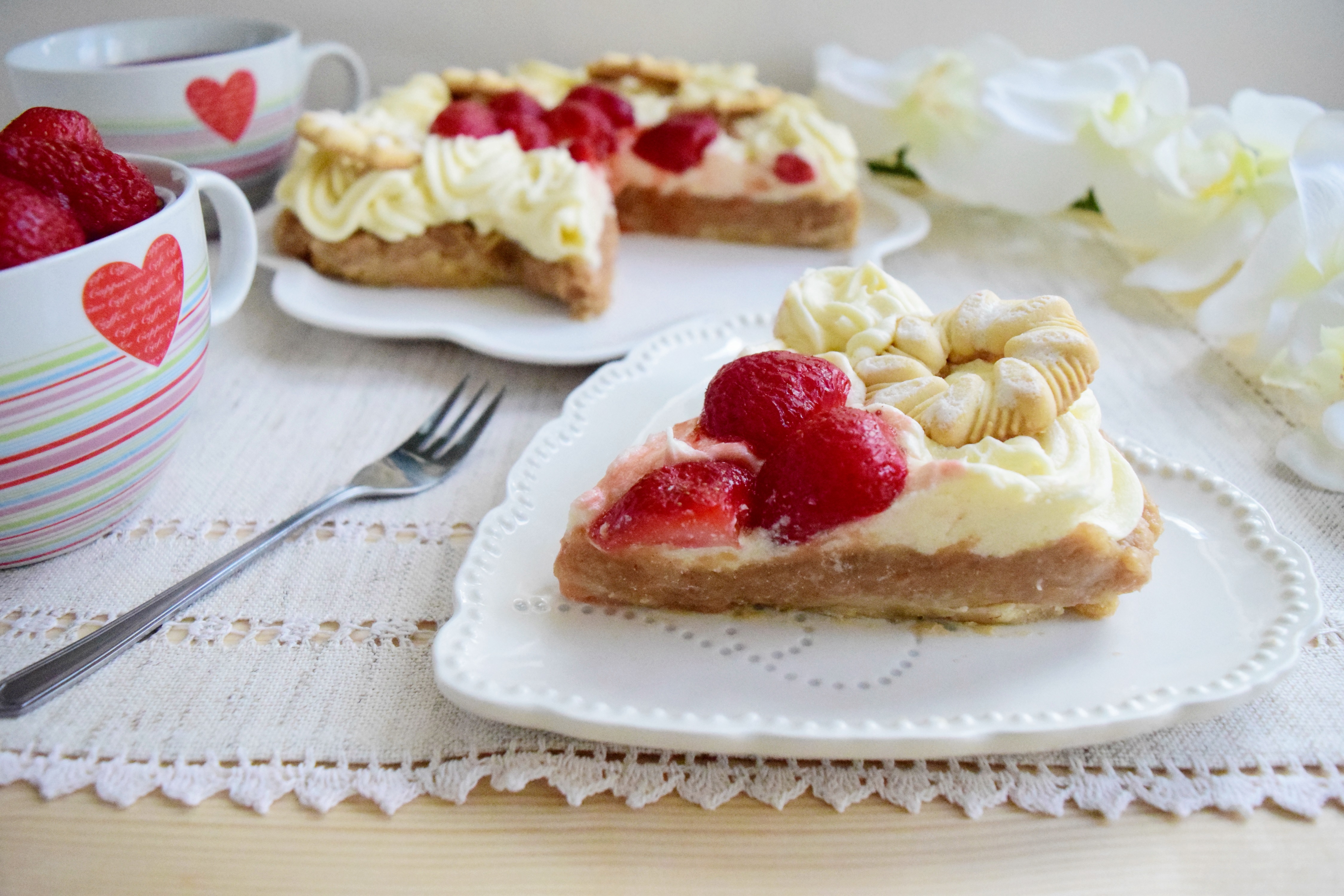 Tortulet cu mere, crema de vanilie si blat de biscuiti fara gluten