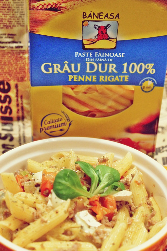 Penne rigate cu carne tocata si branza albastra