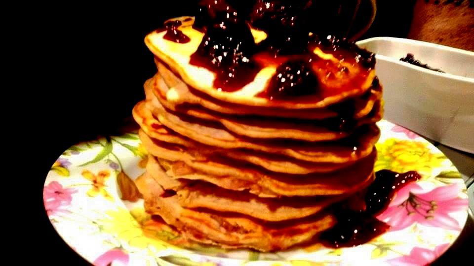 Pancakes cu capsuni si fulgi de ovaz