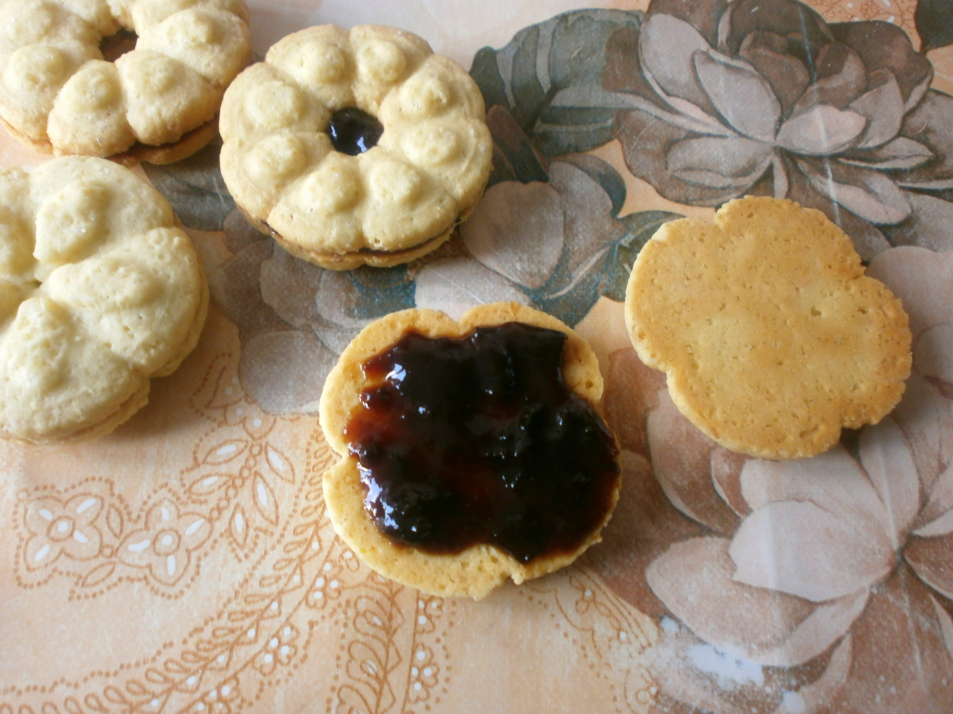 Biscuiti cu gem si nuca de cocos