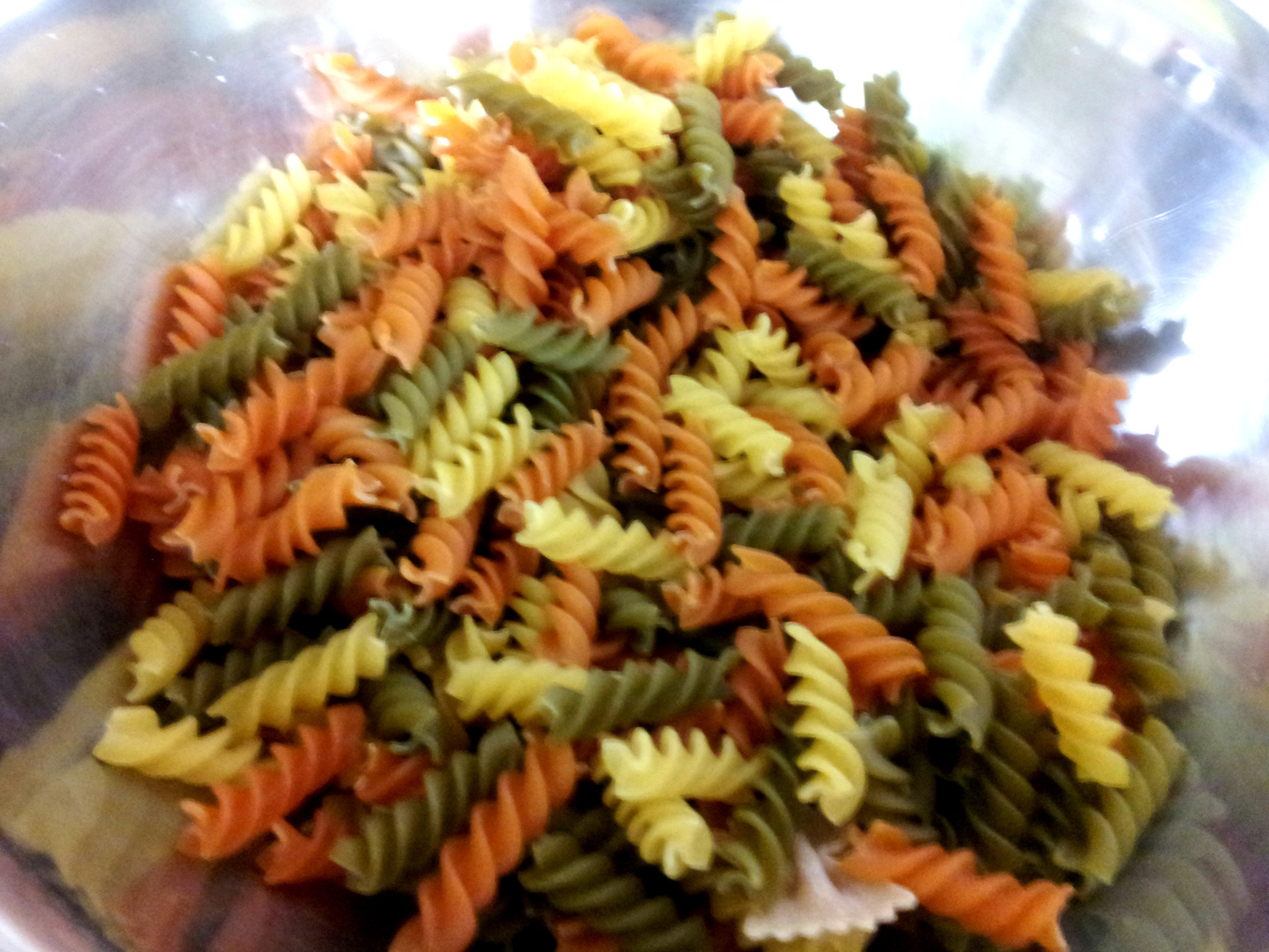 Salata de fusilli cu legume