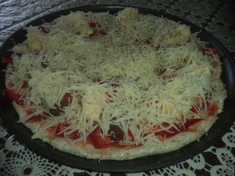 Pizza din aluat cu masline si fulgi de ovaz