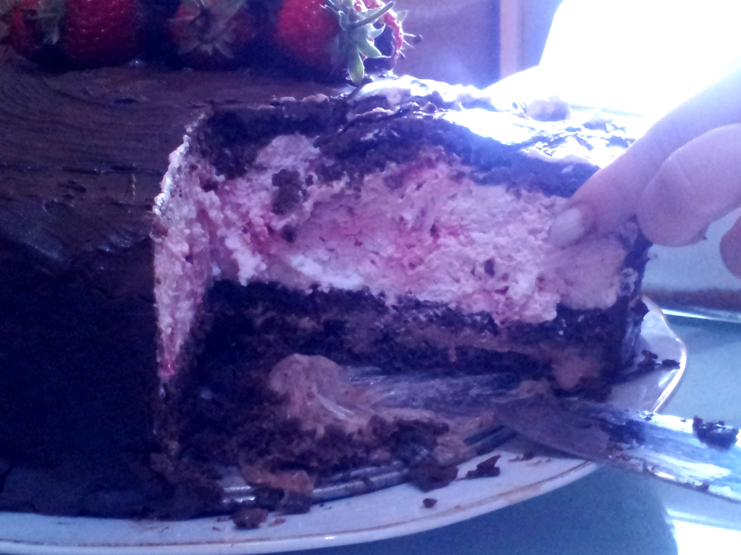 Tort cu crema de mascarpone, zmeura si ciocolata