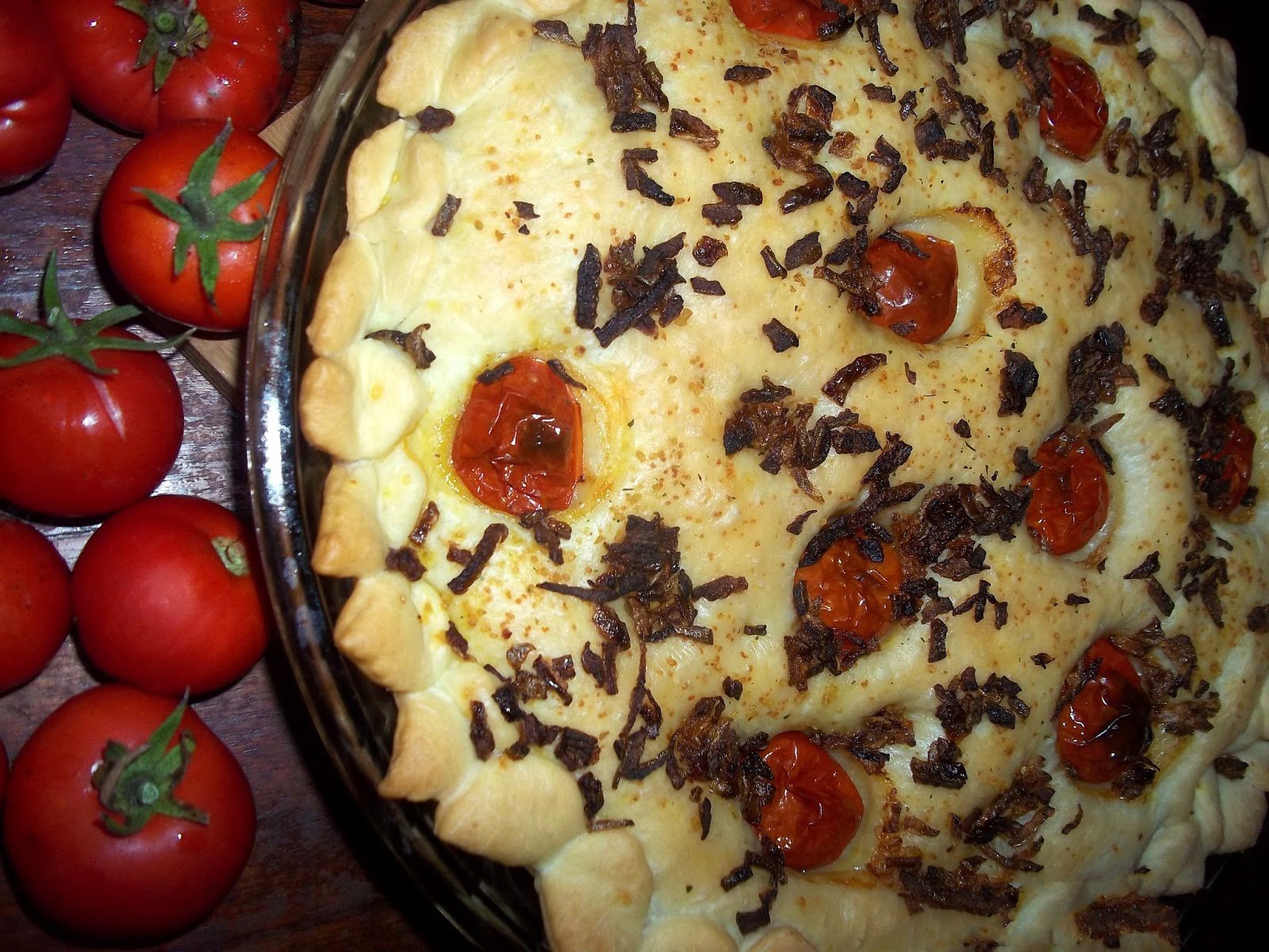 Focaccia cu rosii si ceapa caramelizata