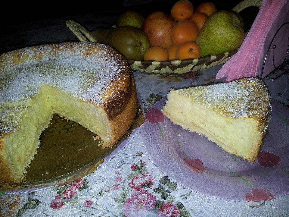 Tarta cu crema de branza si aluat fraged