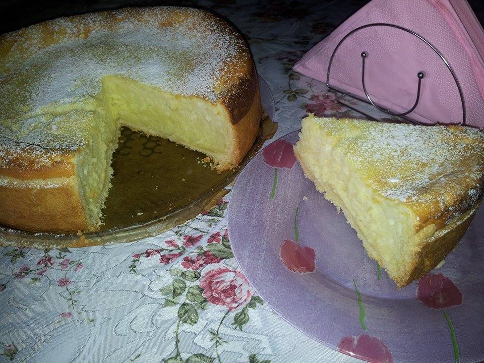 Tarta cu crema de branza si aluat fraged